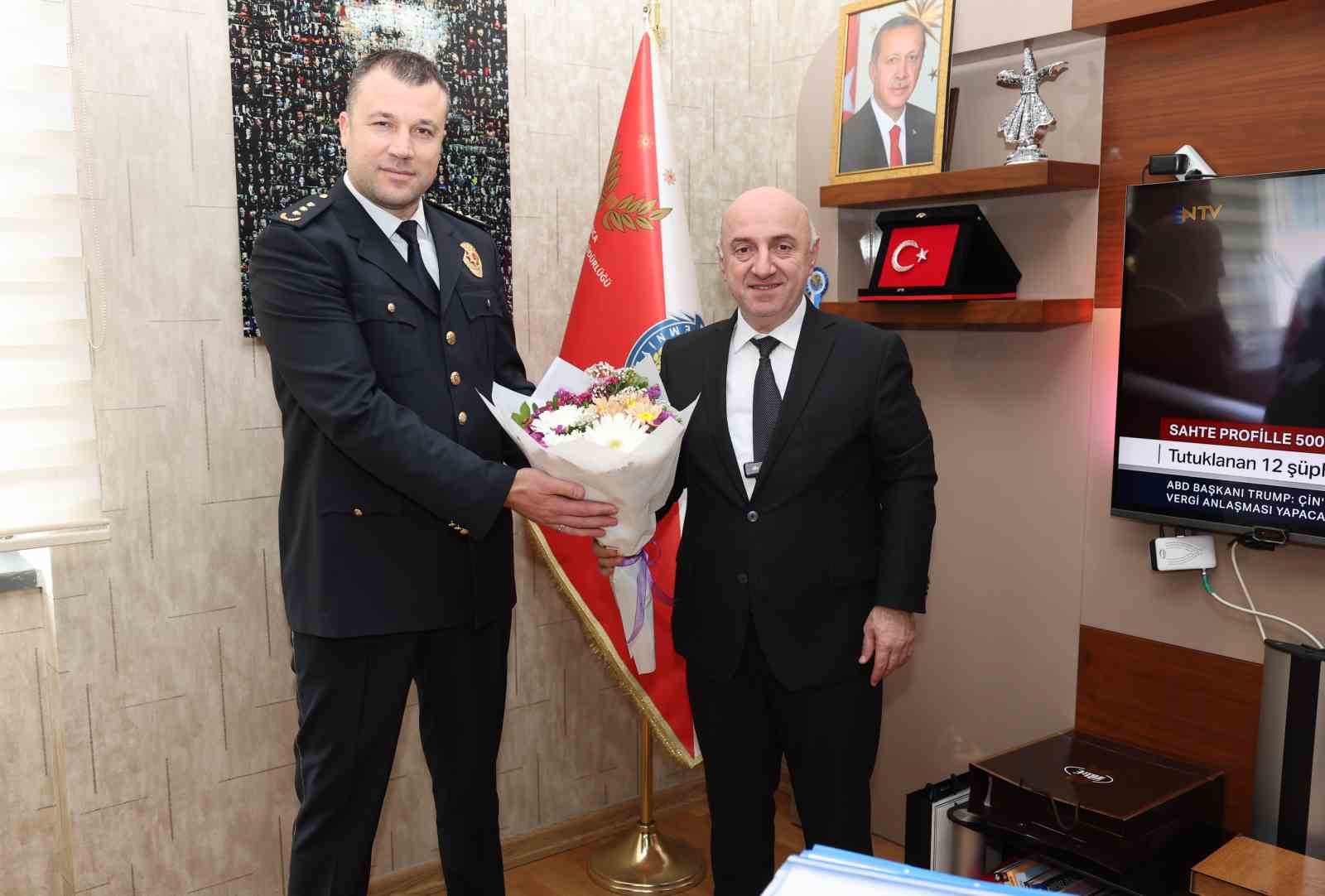 Minik &ouml;ğrencilerden polislere s&uuml;rpriz
