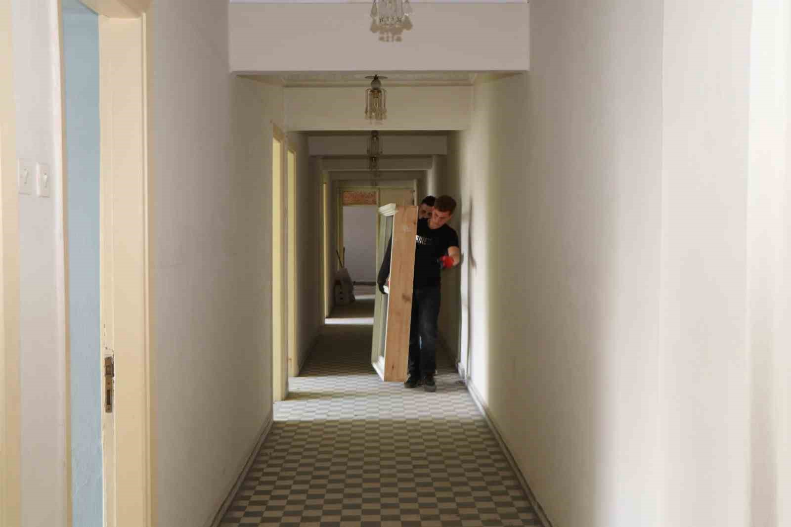 Söke’de tarihi binanın otel kısmında yenileme çalışmaları başladı