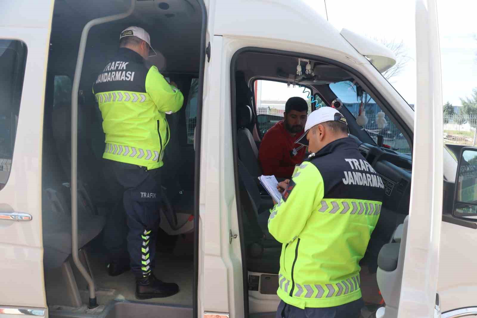 Aksaray&rsquo;da okul servisleri jandarma denetiminde
