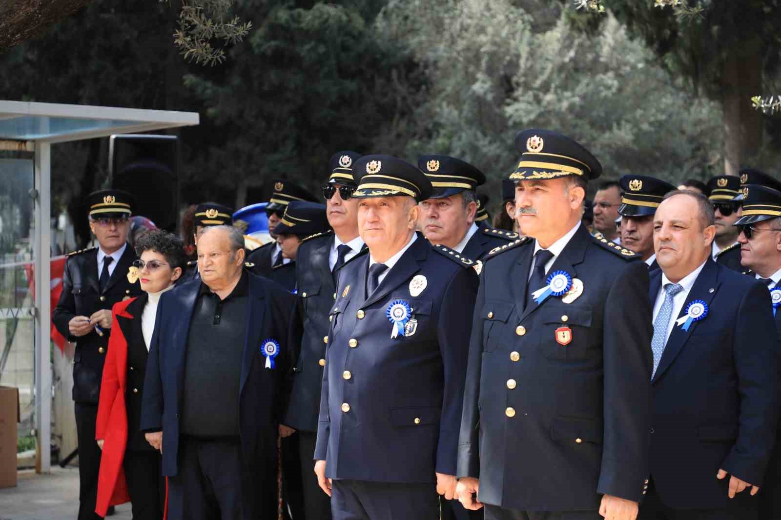 İzmir Emniyeti’nden şehitlik ziyareti
