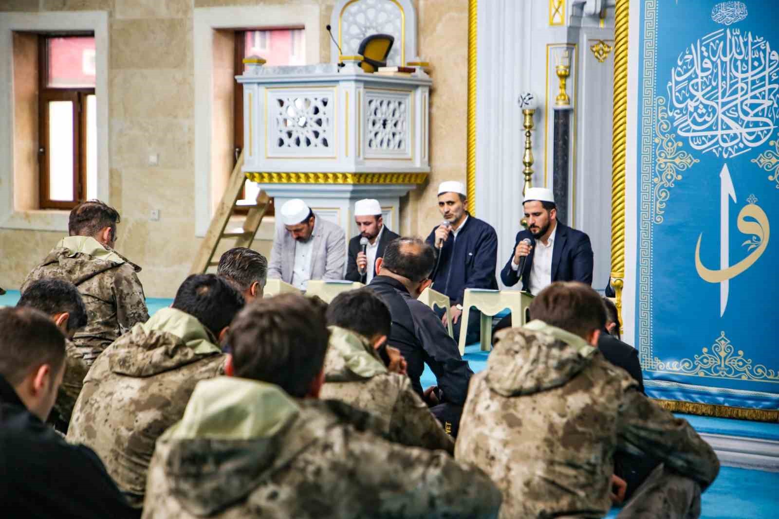 Hakkari’de şehit polisler için mevlit okutuldu