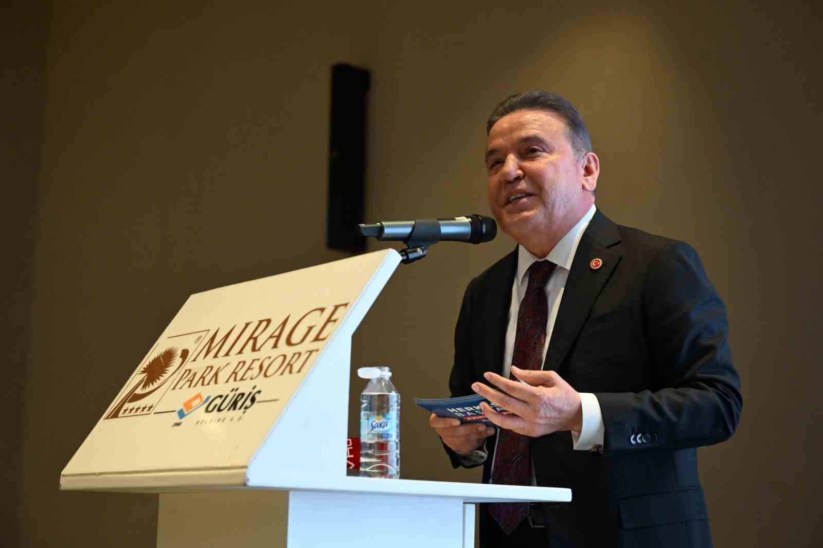 Başkan B&ouml;cek, memnuniyet anketinde zirveye y&uuml;kseldi
