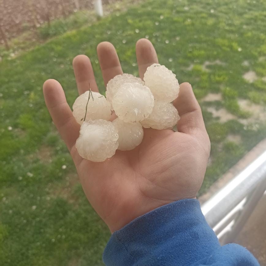 Elazığ’ın ilçe ve köylerinde dolu etkili oldu