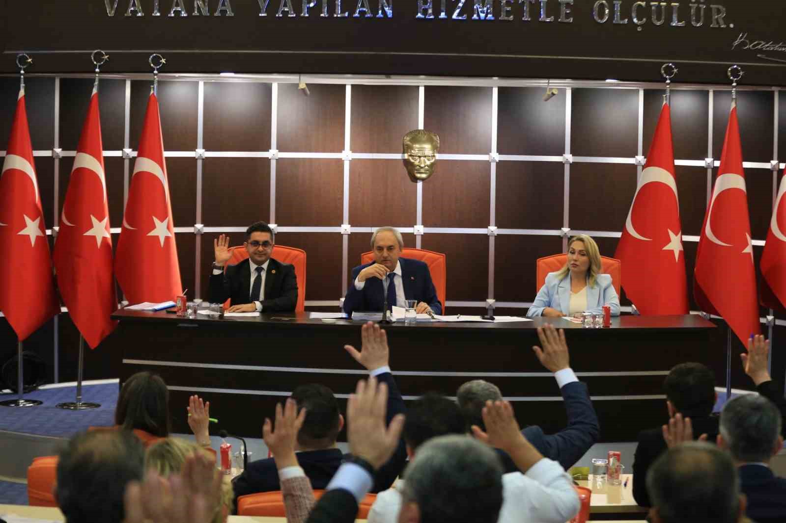 Kepez Meclisi’nden Edip Akbayram ve Volkan Konak’a vefa