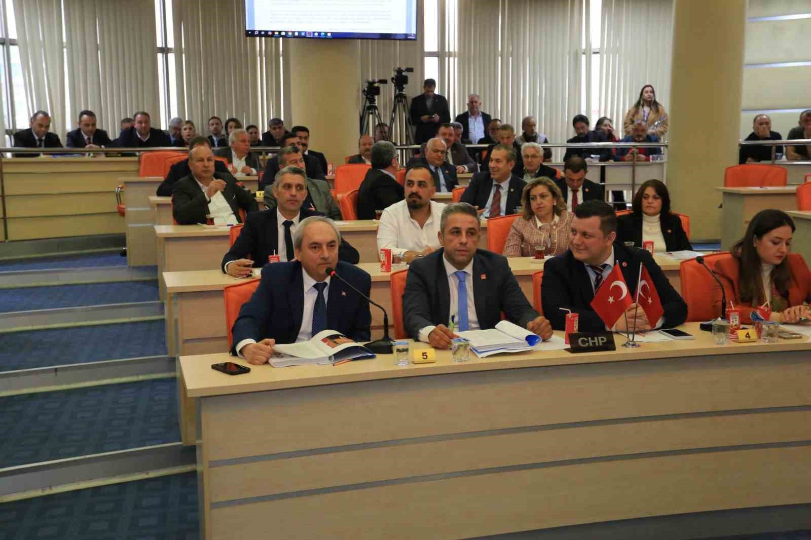 Kepez Meclisi&rsquo;nden Edip Akbayram ve Volkan Konak&rsquo;a vefa
