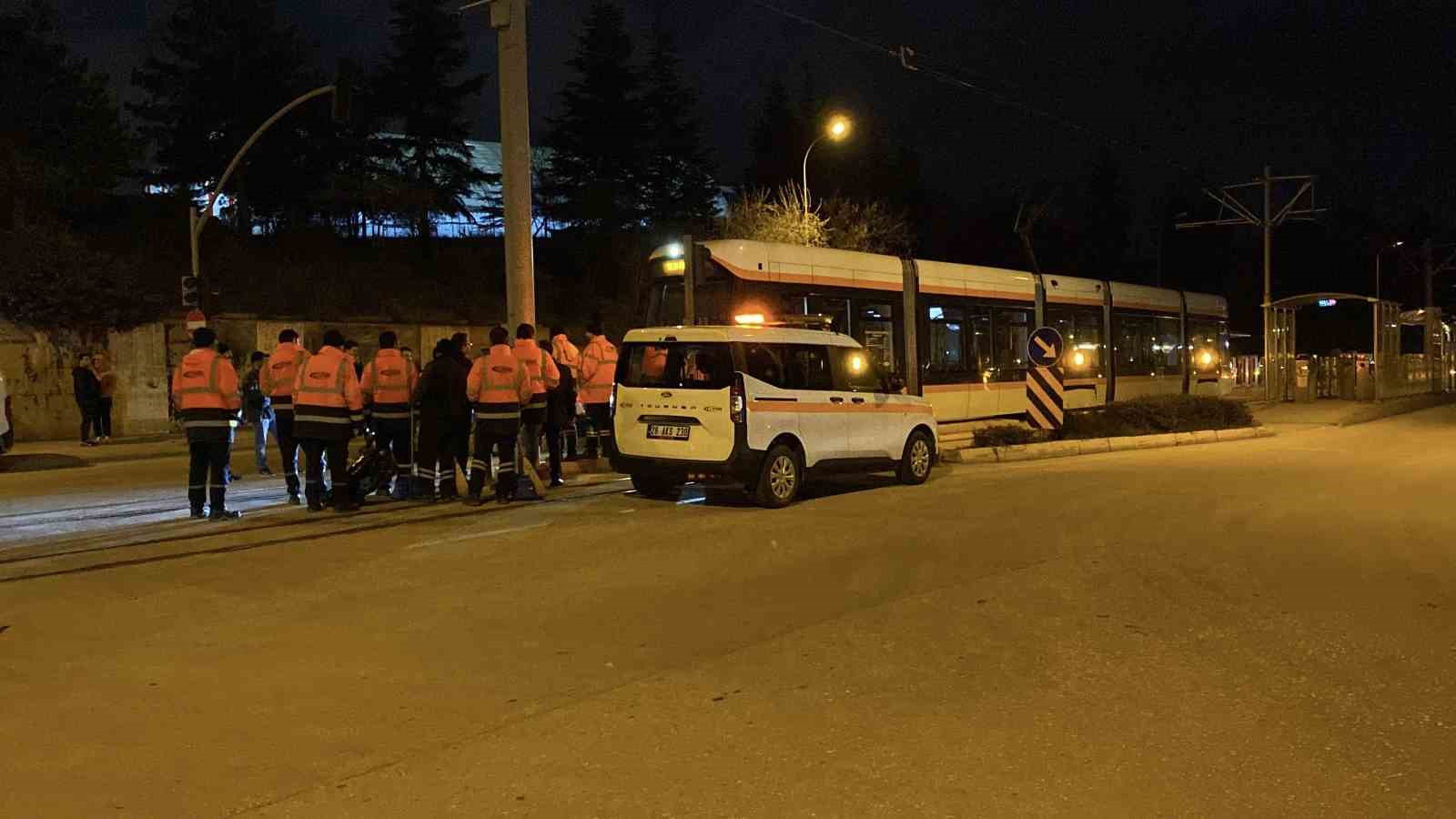 Eskişehir&rsquo;de kamyon tramvaya &ccedil;arptı: Seferler aksadı
