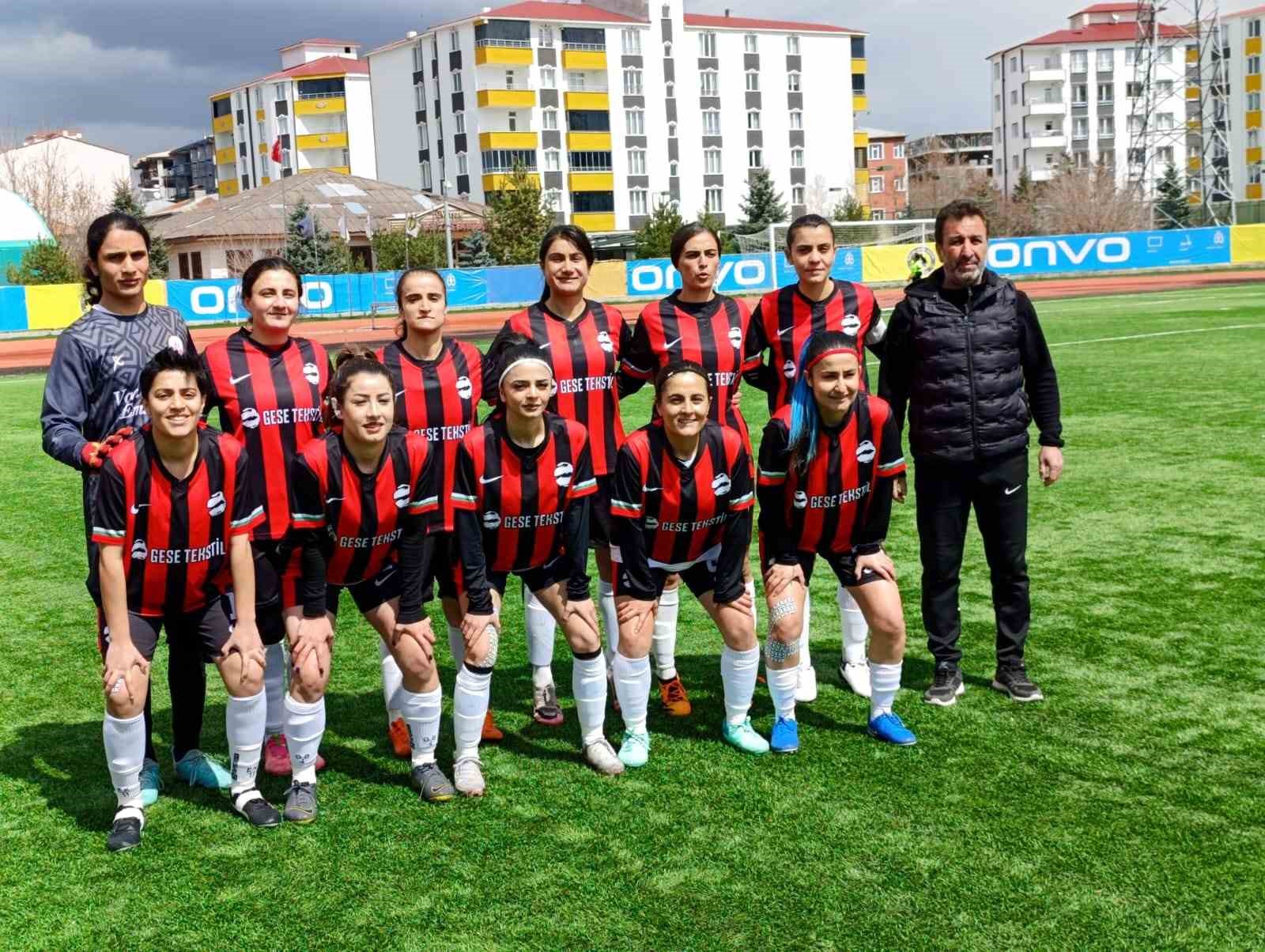 Ağrılı iş insanı Cemal Kaya’dan kadın futboluna anlamlı destek
