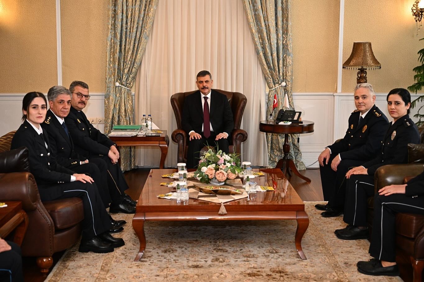 Polisten kuruluş yıl d&ouml;n&uuml;m&uuml; coşkusu
