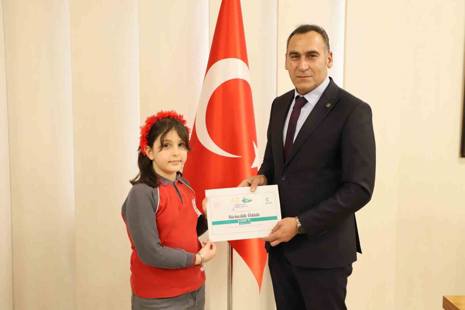 ‘Sağlıklı Nesil Sağlıklı Gelecek’ yarışmasında dereceye giren öğrenciler ödüllendirildi