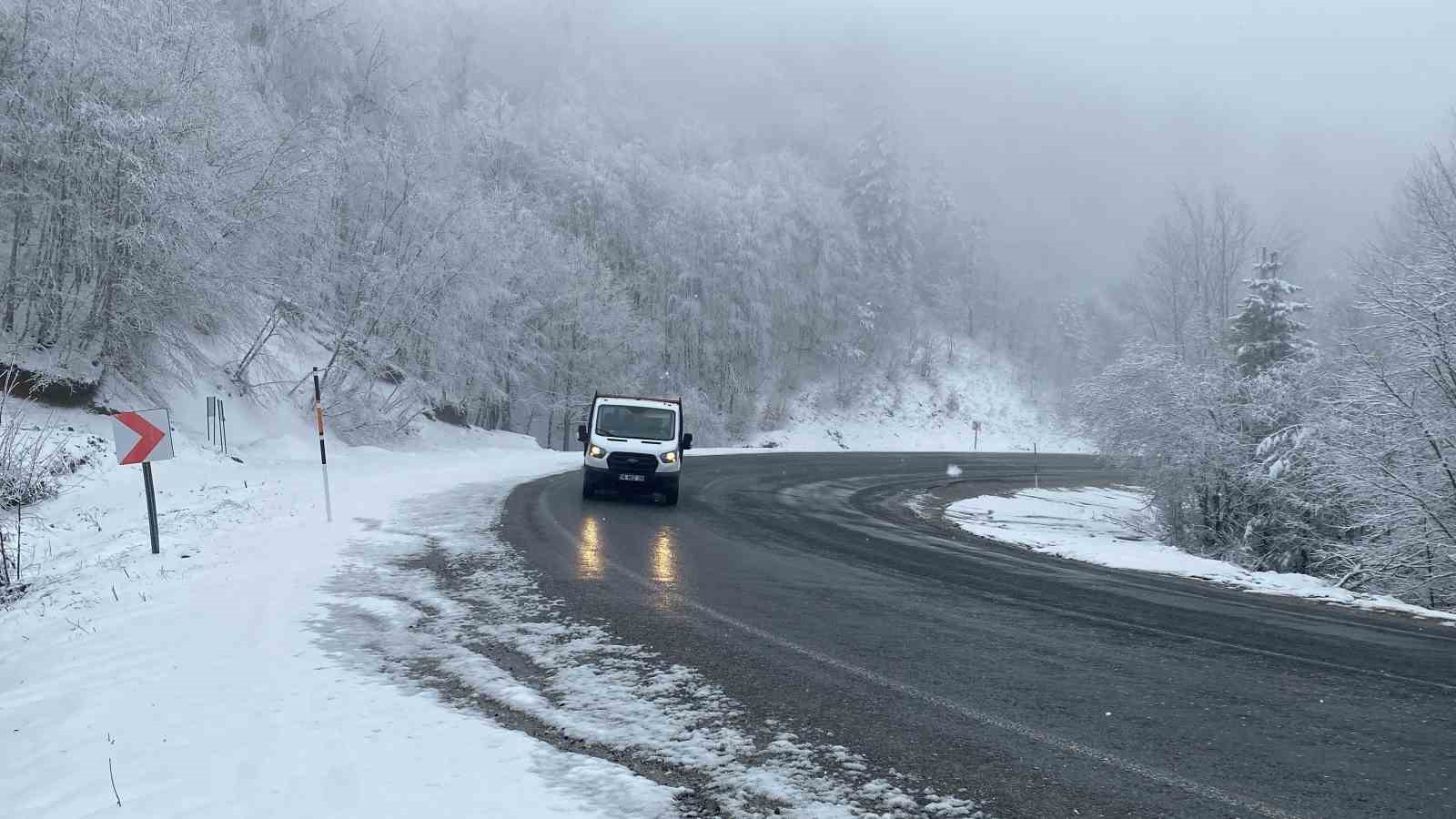 K&uuml;tahya&rsquo;nın Domani&ccedil; Dağı&rsquo;nda kar ve sis etkili oluyor
