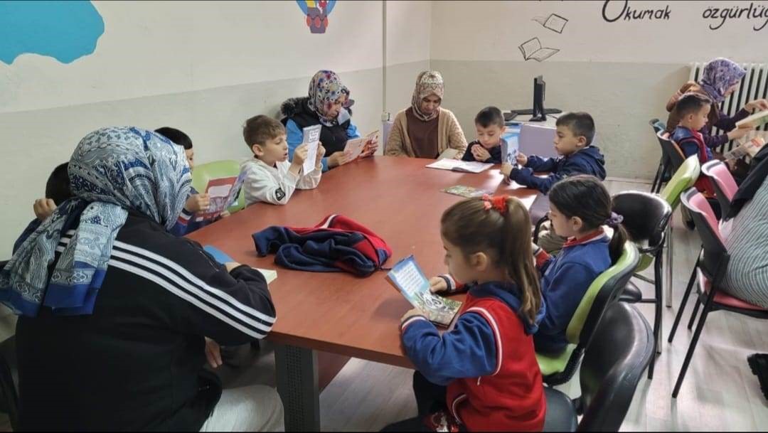 Altıntaş’ta "Ailemle Eğitim Yolculuğum" projesi etkinlikleri