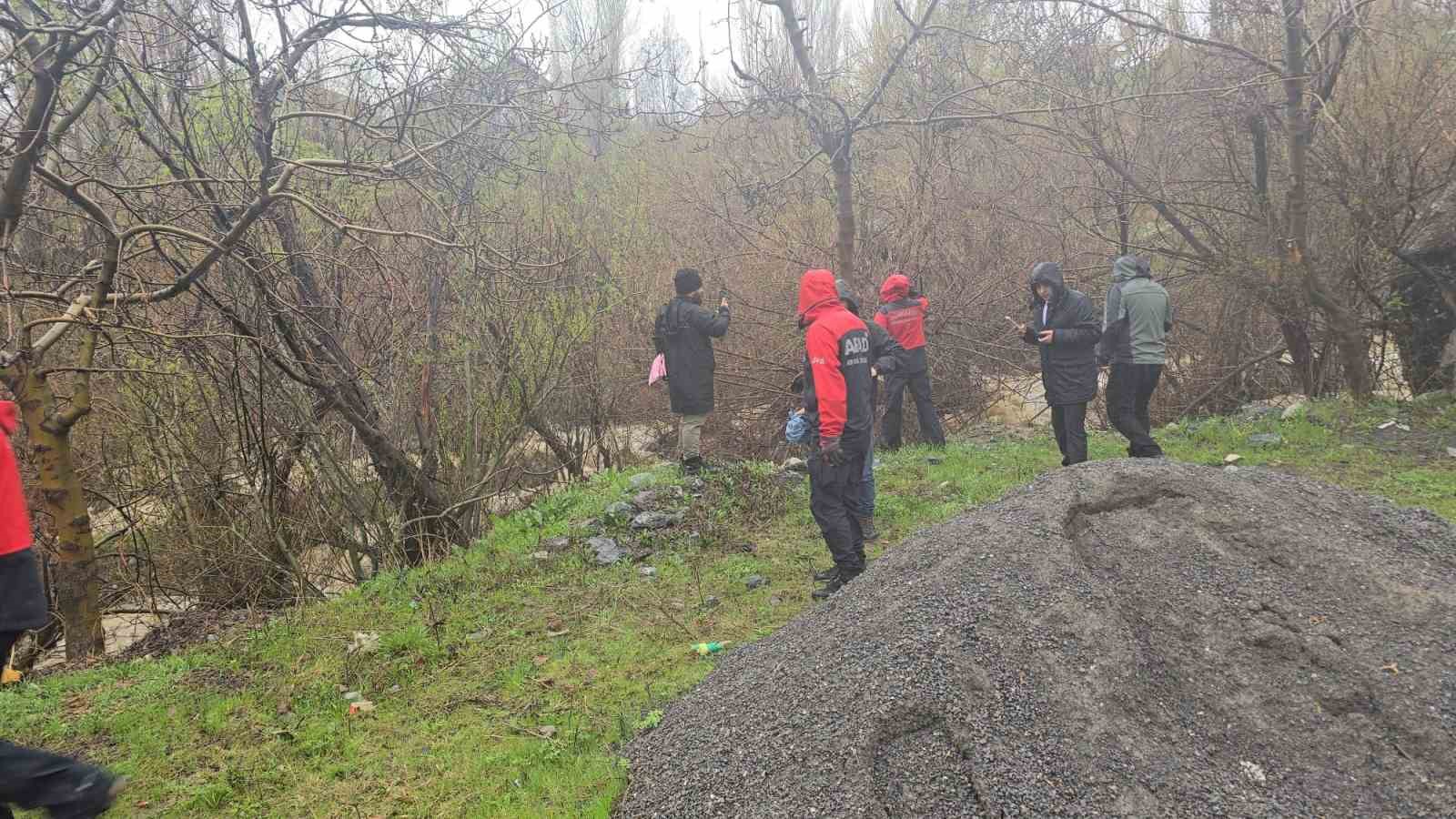 60 yaşındaki kadın kayboldu, arama &ccedil;alışmaları s&uuml;r&uuml;yor
