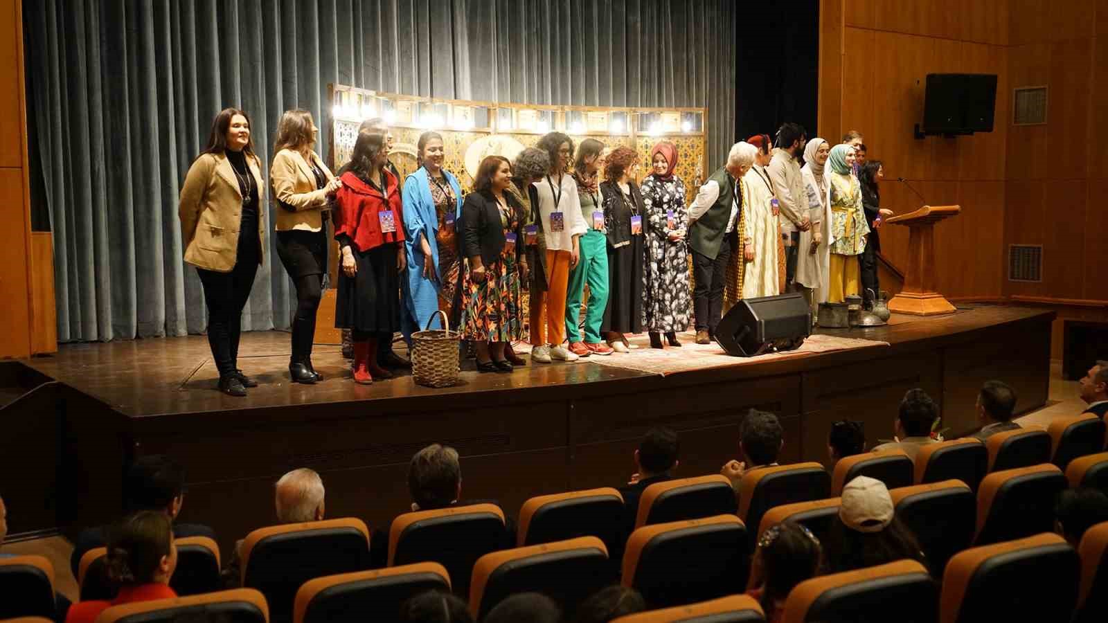 Şiir ve edebiyatın kentinde "Uluslararası Dünya Anlatıcılar Şöleni"