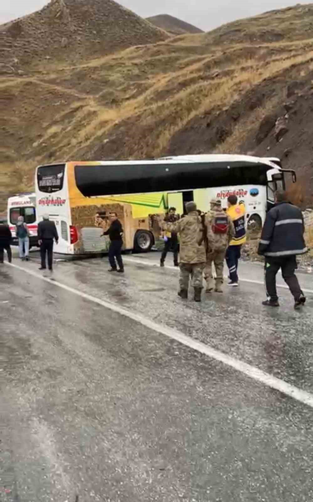 Otobüsle tankerin çarpıştığı kazada 1 kişi hayatını kaybetti