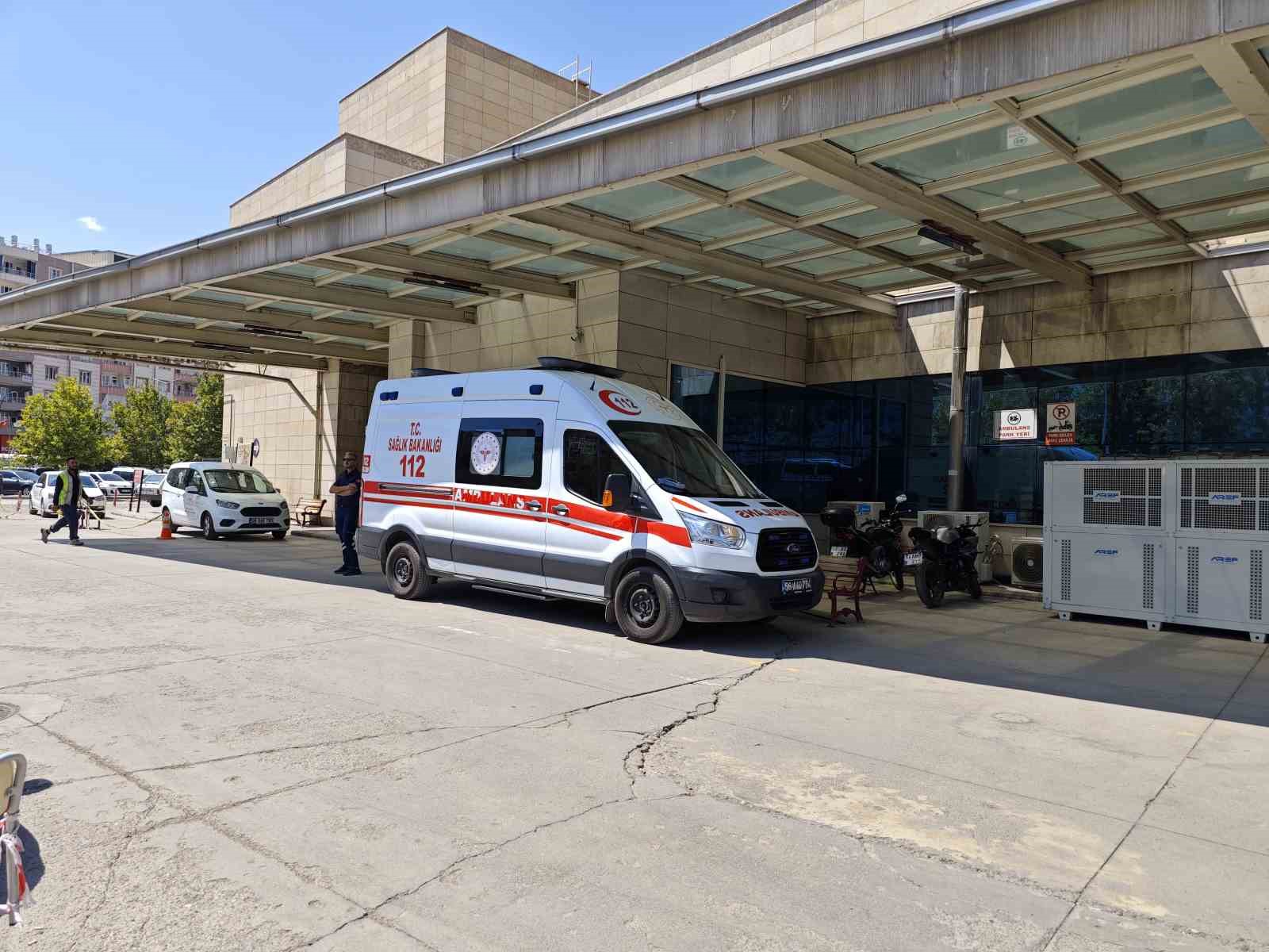 Pekmez tenceresine düşen çocuk ağır yaralandı