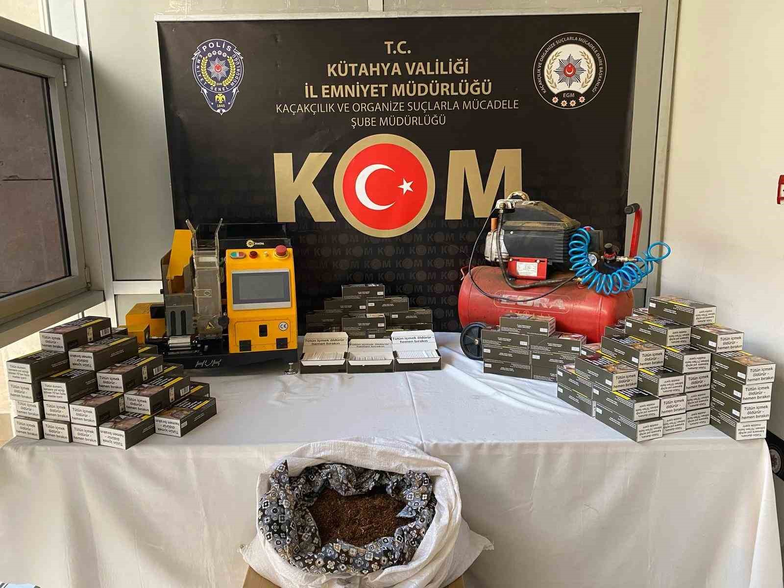 Kütahya’da kaçak makaron ve fişek ele geçirildi