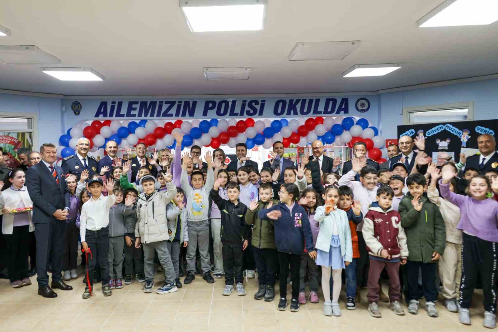 Bilecik’te "Ailemizin Polisi Okulda" projesi kapsamında anlamlı kütüphane açılışı