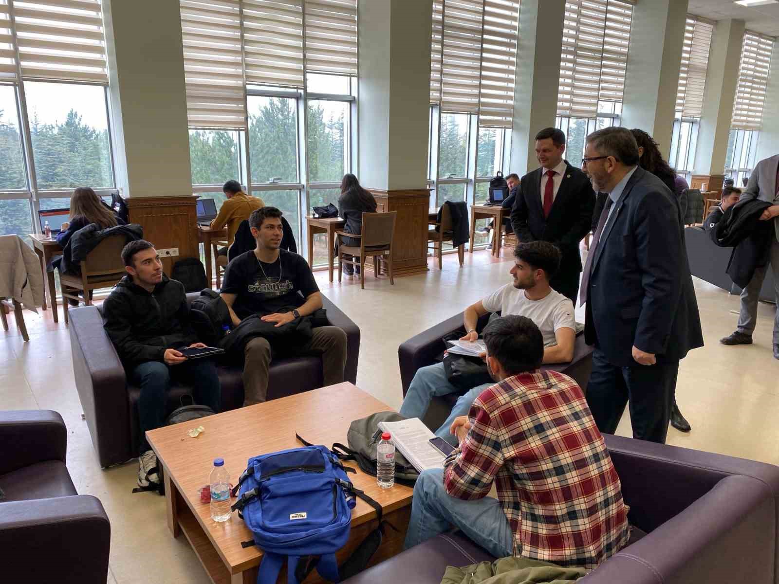 Rekt&ouml;r Kaplancıklı vize haftasında &ouml;ğrencilere başarılar diledi
