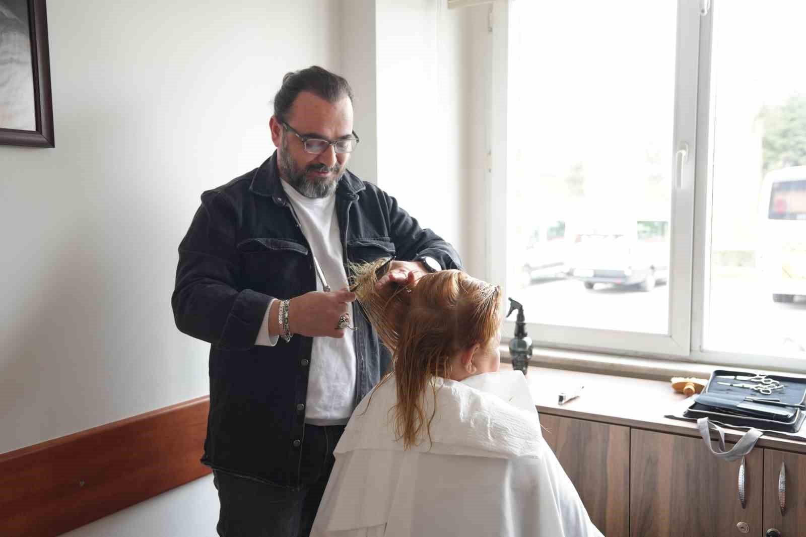 B&uuml;y&uuml;kşehirden otizmli &ccedil;ocukların annelerine &uuml;cretsiz kuaf&ouml;rl&uuml;k hizmeti
