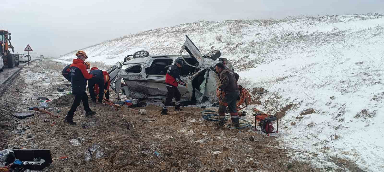 Aşırı hız kazaya neden oldu, 3 kişi yaralandı

