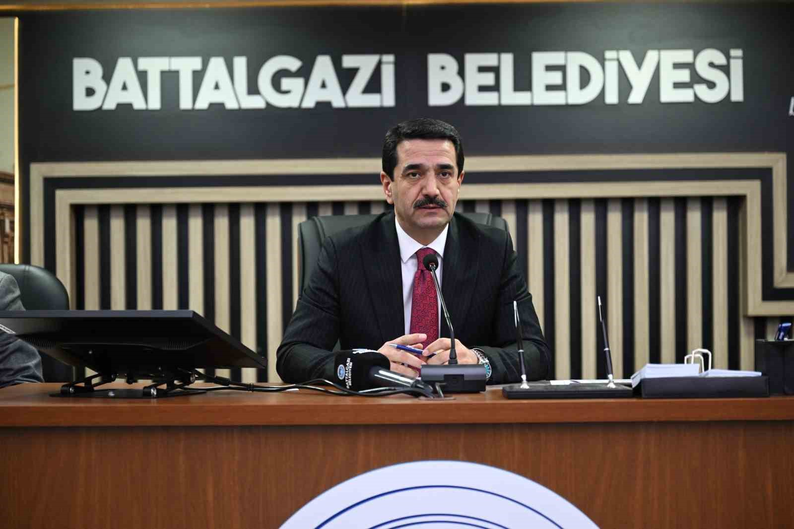 Battalgazi Belediye Başkanı Taşkın: "Hukuksuz iş yapanı savcılığa g&ouml;t&uuml;r&uuml;r&uuml;m"
