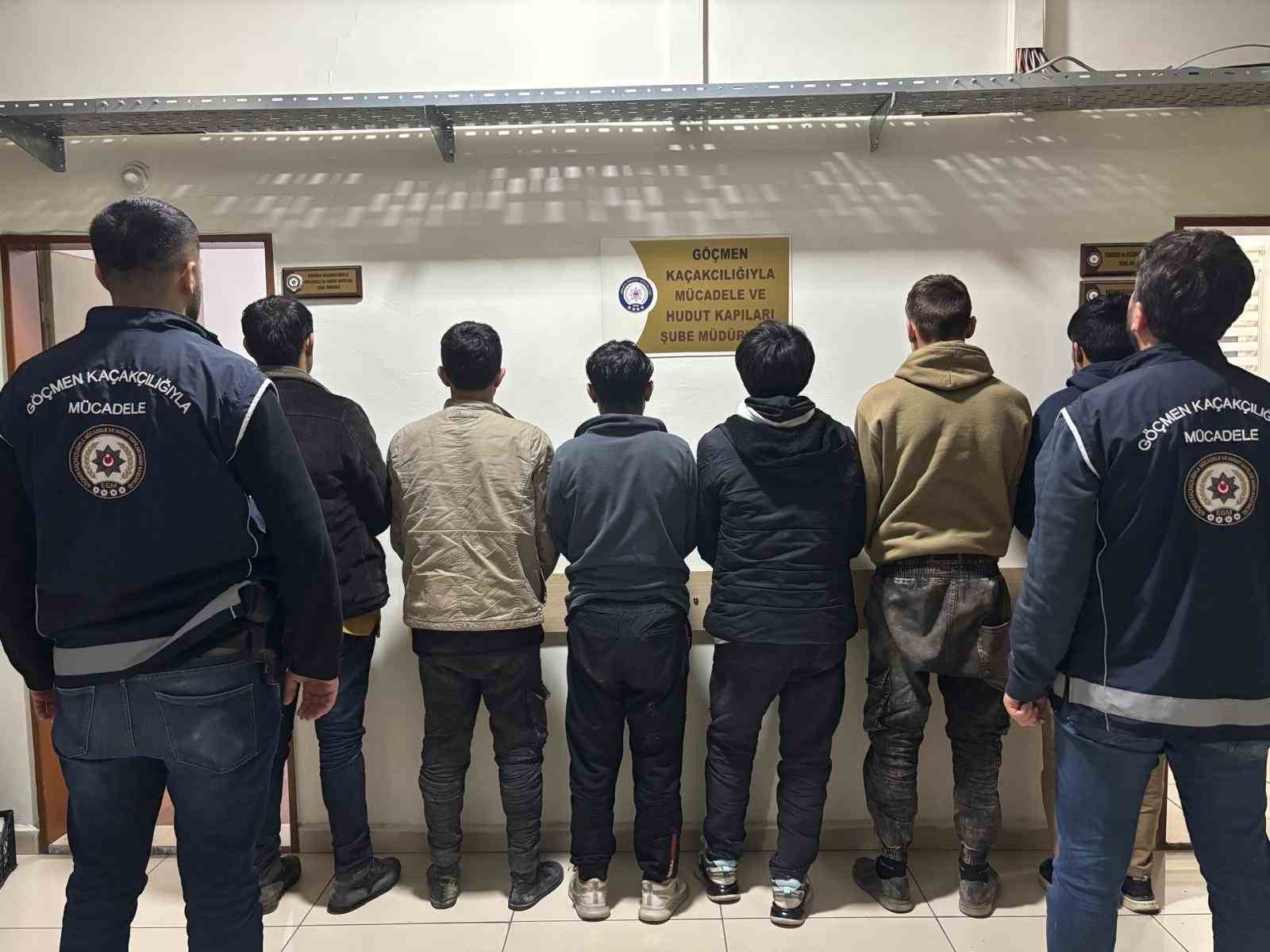 Amasya&rsquo;da otomobilde 6 ka&ccedil;ak g&ouml;&ccedil;men yakalandı
