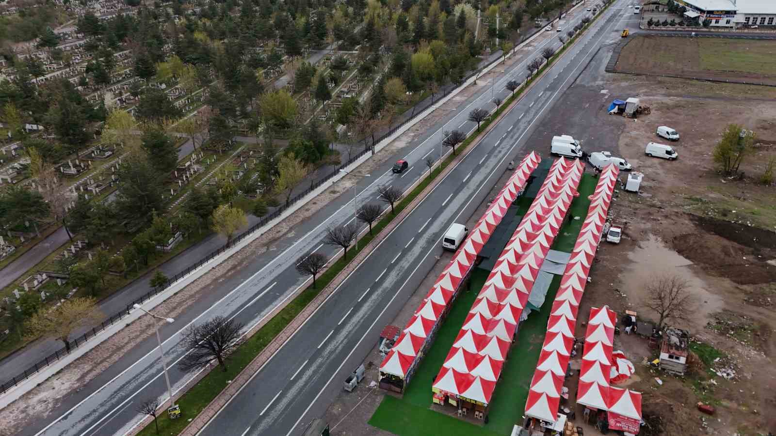 Kabristan karşısı şenlik tepkisi
