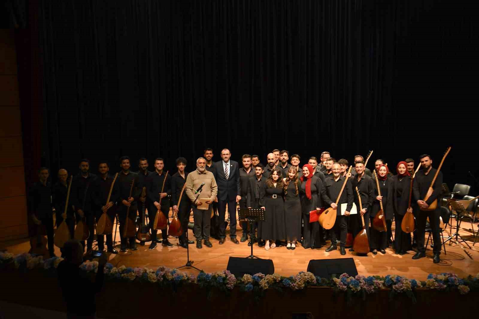 SA&Uuml;&rsquo;de T&uuml;rk Halk M&uuml;ziği ş&ouml;leni
