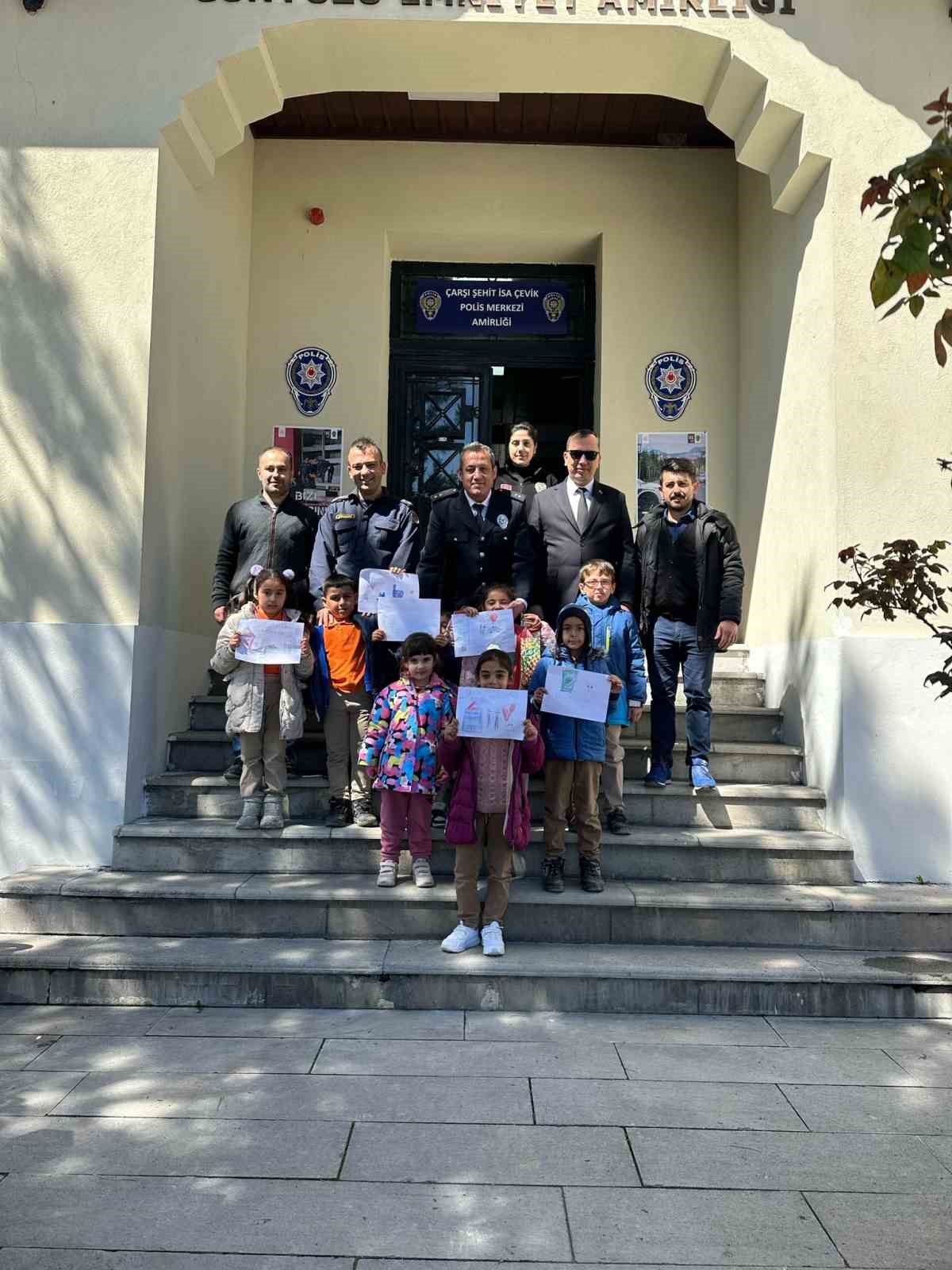 &Ouml;ğrenciler G&uuml;ny&uuml;z&uuml; Emniyet Amirliğini ziyaret etti
