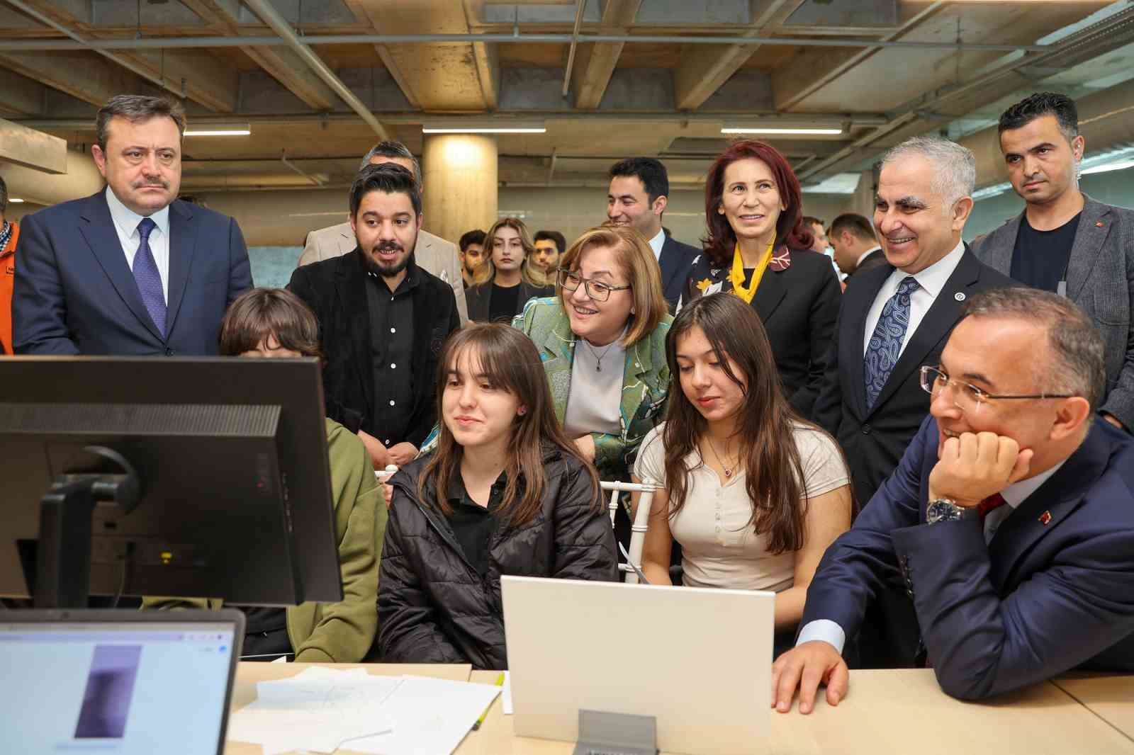 Gaziantep B&uuml;y&uuml;kşehir, Yerel Y&ouml;netimlerde Yapay Zeka &Ccedil;alıştayı d&uuml;zenledi
