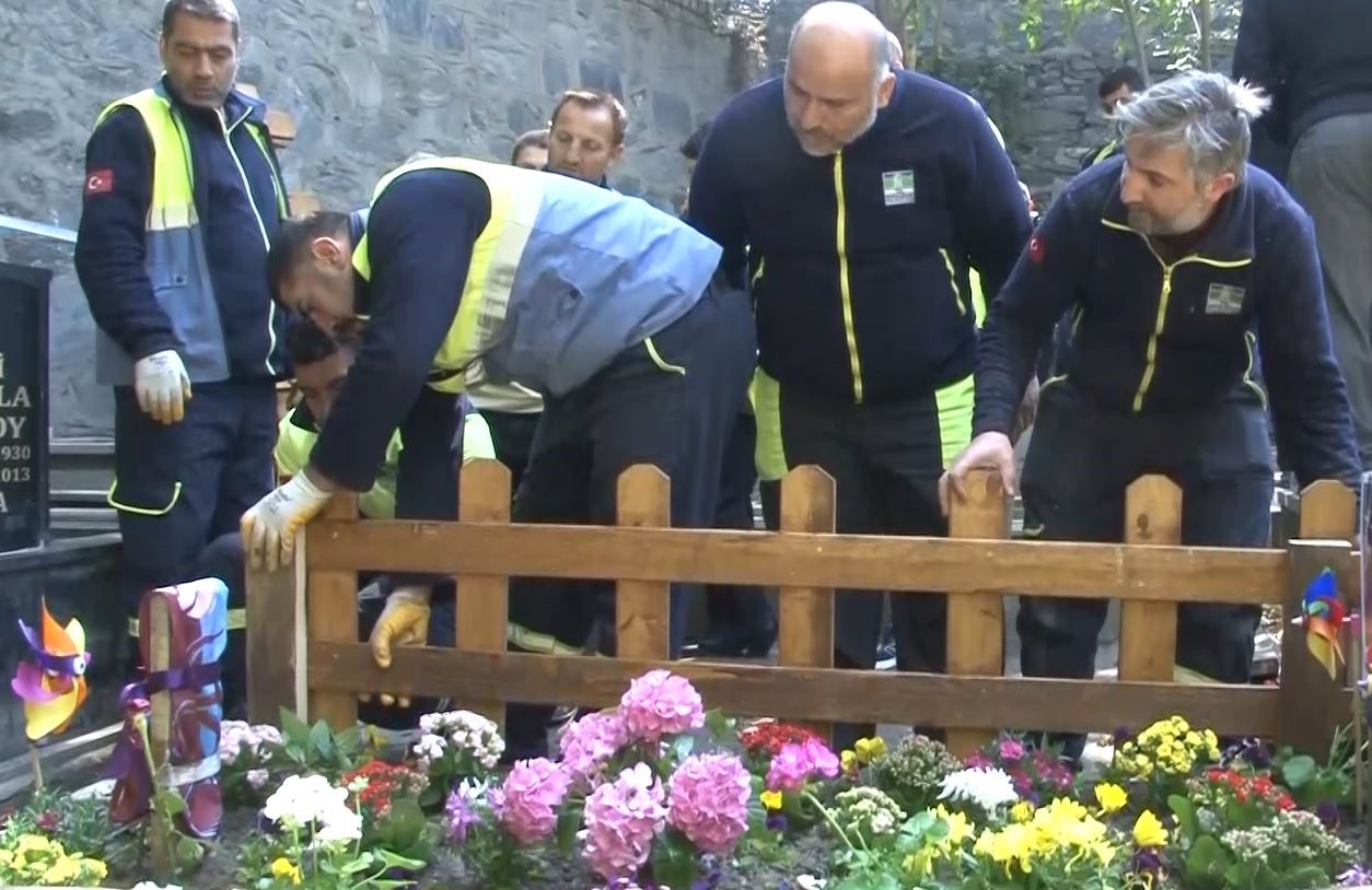 İtalyan şefin oğlu  Mattia Ahmet Minguzzi’nin tahrip edilen mezarı onarıldı