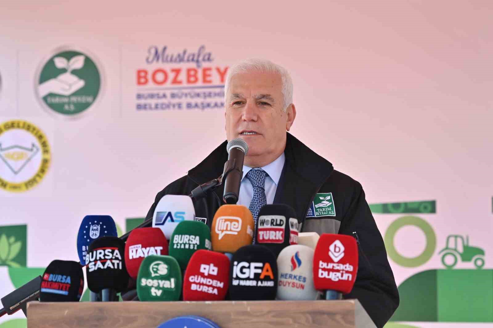 Çiftçiye 1 milyon 222 bin çilek fidesi hibe edildi