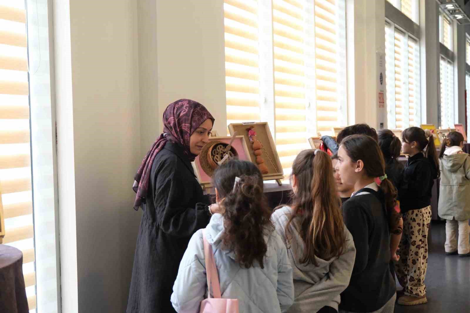 Bu sergide Türkçe’nin zenginlikleri anlatılıyor