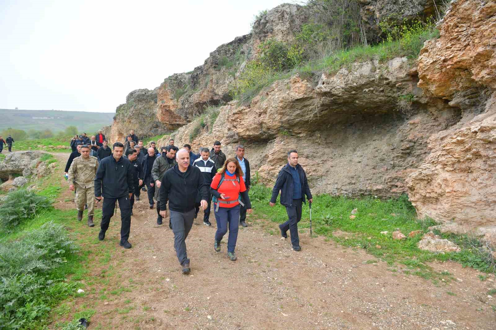 Tarihî kral yolunda Vali Zorluoğlu katılımıyla ilk yürüyüş gerçekleştirildi