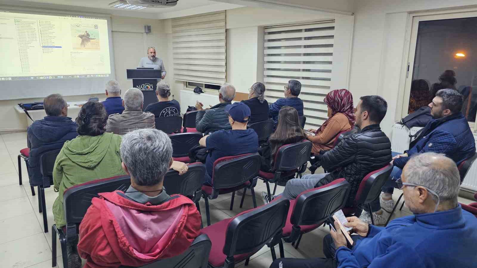 Nazillili fotoğraf tutkunları yeni teknolojileri öğreniyor