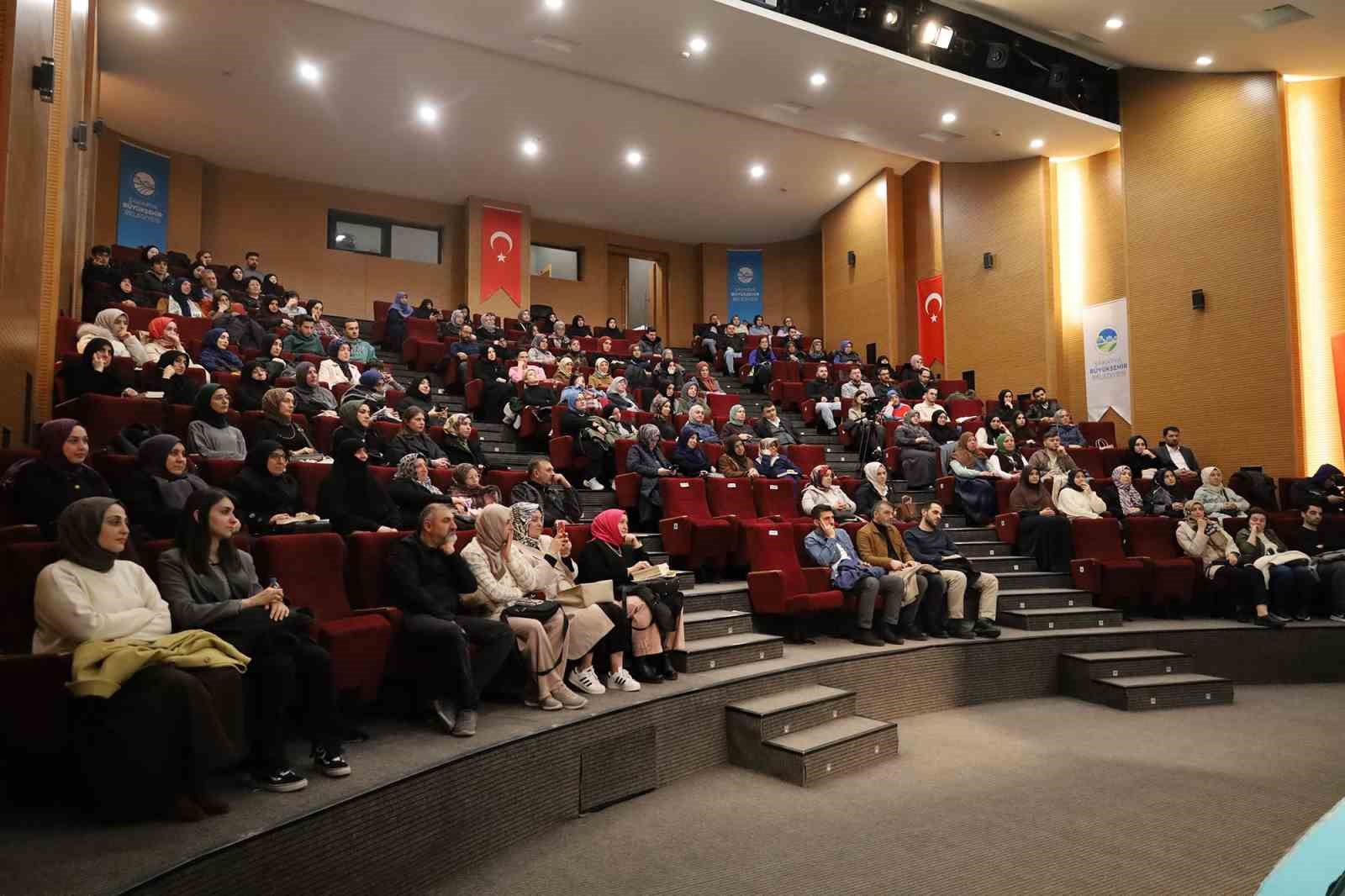 Bu s&ouml;yleşiye katılanlar duygusal ve ruhsal d&uuml;nyada yolculuğa &ccedil;ıktı
