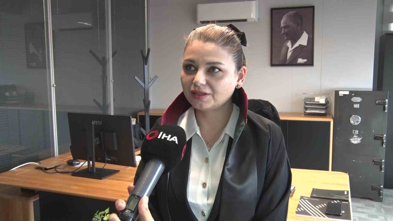 Yıllardır manevi dedesi olarak bildiği kişinin öz babası olduğunu öğrendi