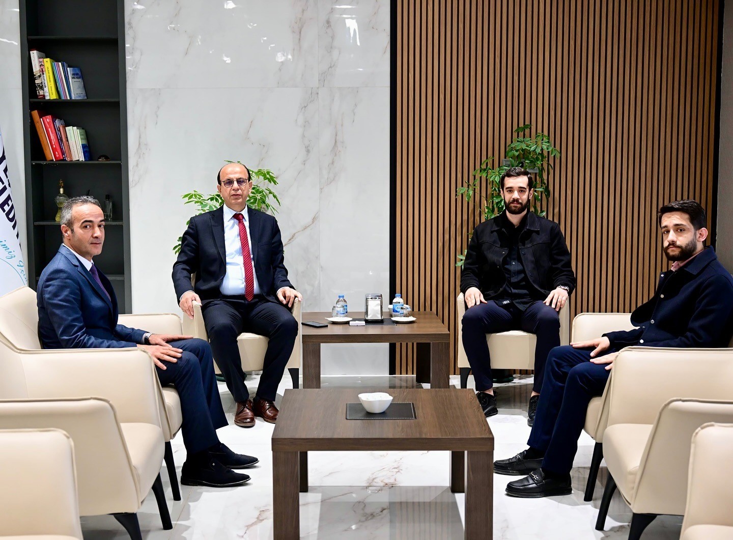 Başkan Geçit&rsquo;in &lsquo;taziye evleri&rsquo; projesine destek sürüyor