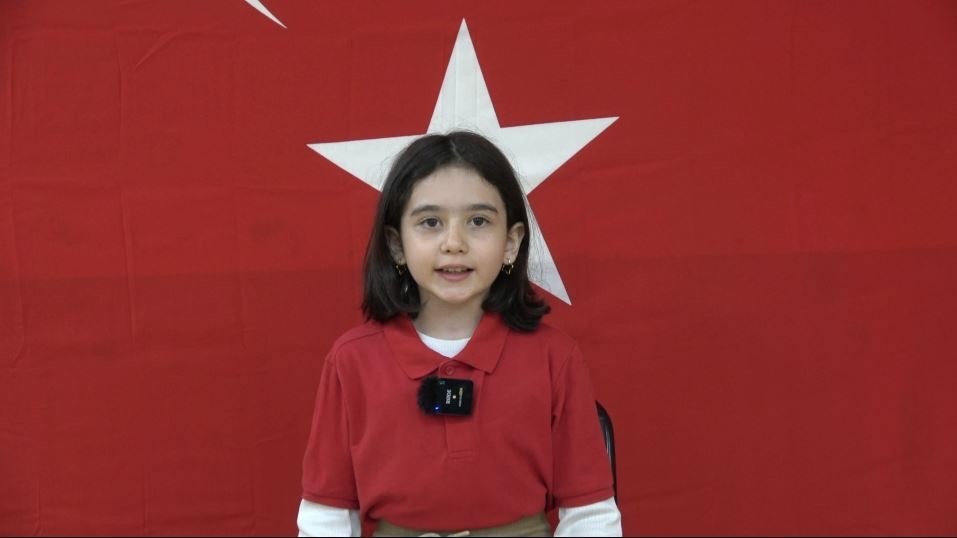 Minik öğrenciler anne ve babalarının Polis Haftası’nı kutladı