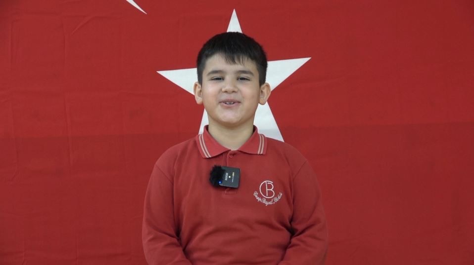 Minik öğrenciler anne ve babalarının Polis Haftası’nı kutladı
