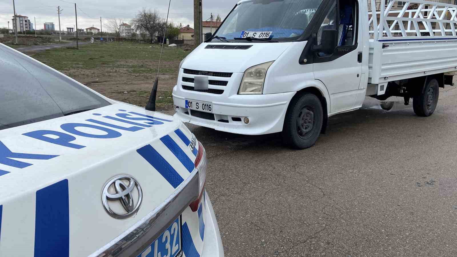 Sahte plakalı kamyonetin sürücüsü kovalamacayla yakalandı