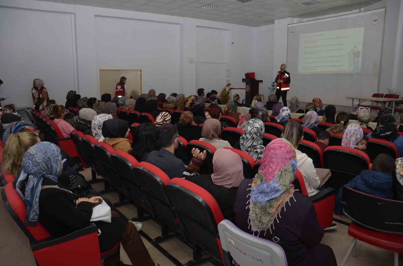 Besni’de aile yılı eğitim ve bilgilendirme programı düzenlendi