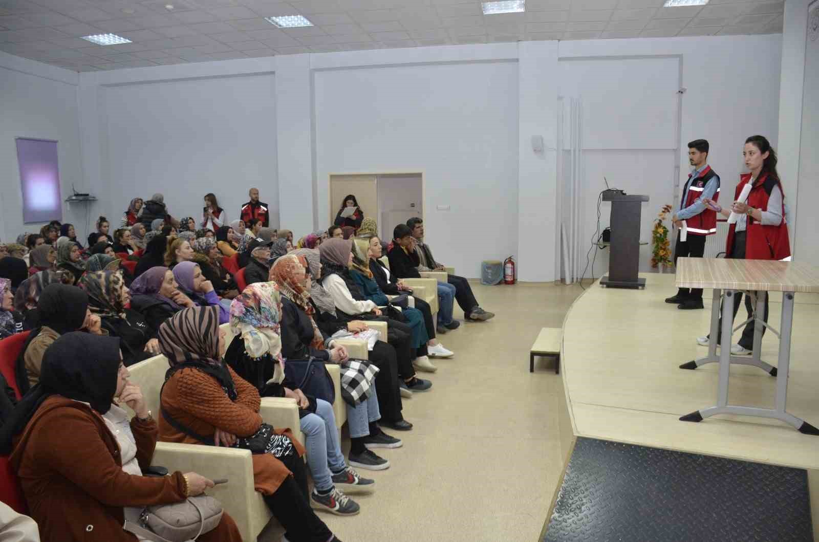 Besni&rsquo;de aile yılı eğitim ve bilgilendirme programı d&uuml;zenlendi
