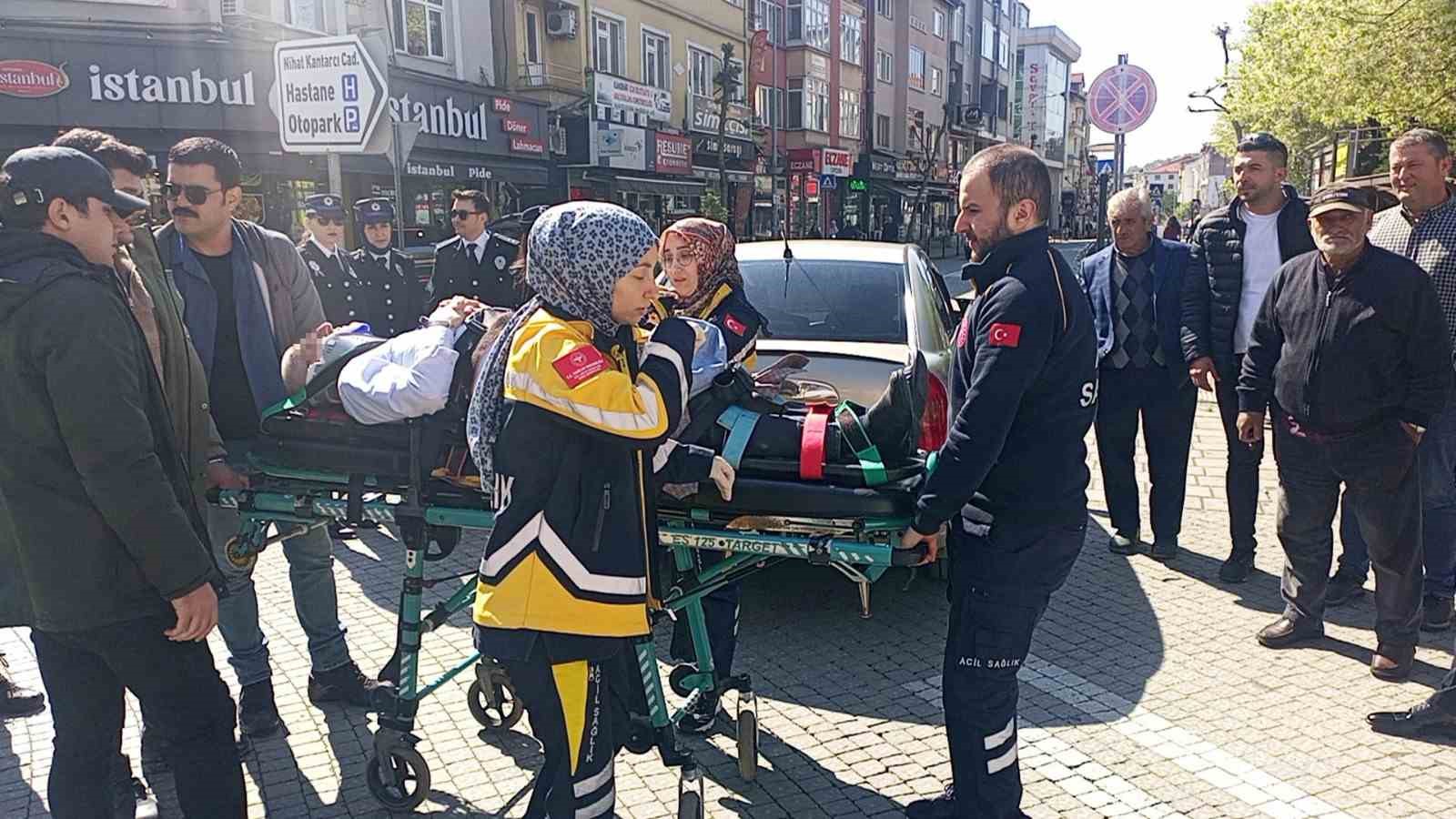 Yolun karşısına geçen yayaya otomobil çarptı: 1 yaralı