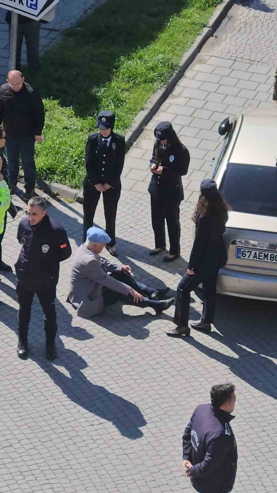 Yolun karşısına ge&ccedil;en yayaya otomobil &ccedil;arptı: 1 yaralı
