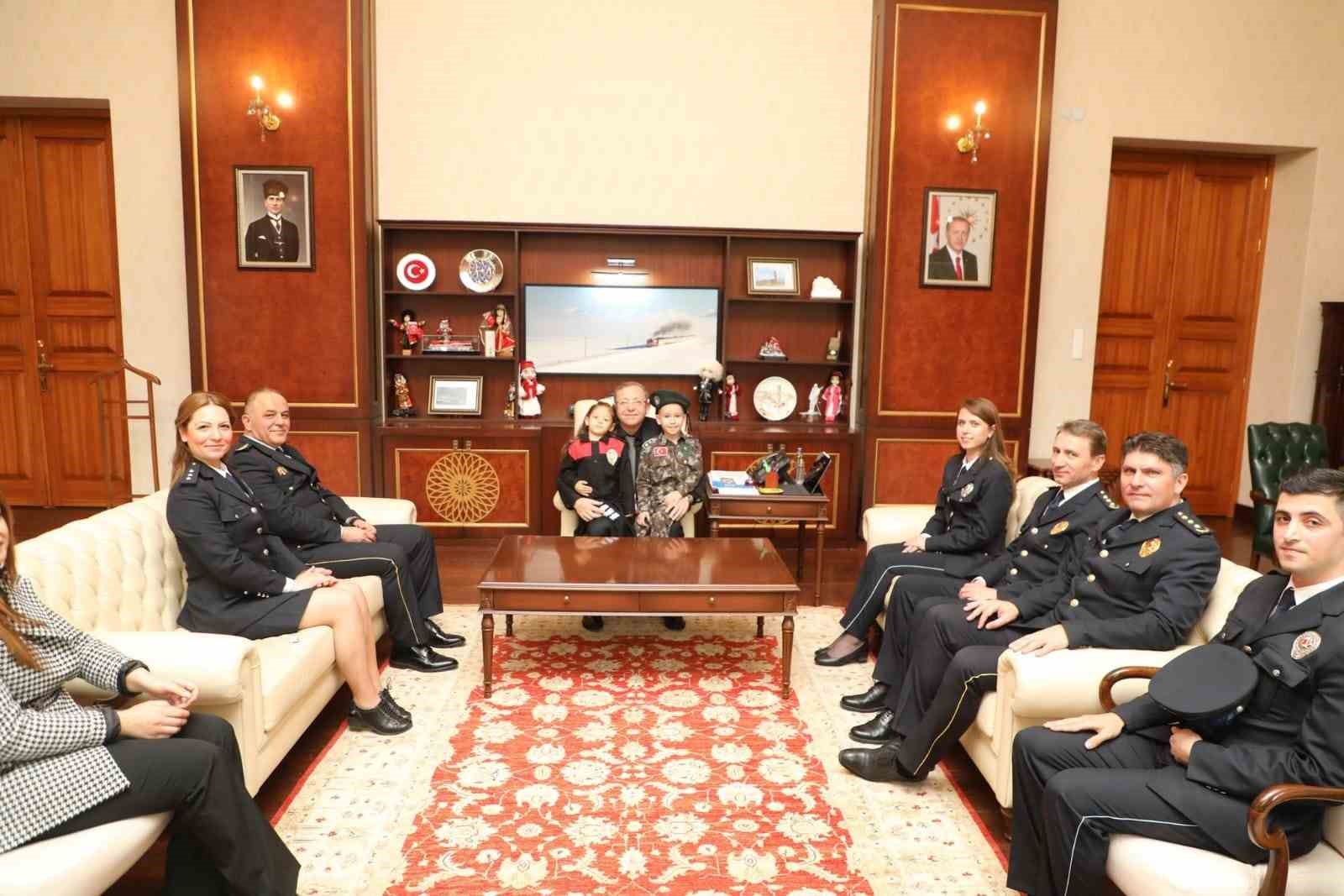 Emniyet M&uuml;d&uuml;r&uuml; Saka&rsquo;dan Vali Polat&rsquo;a ziyaret
