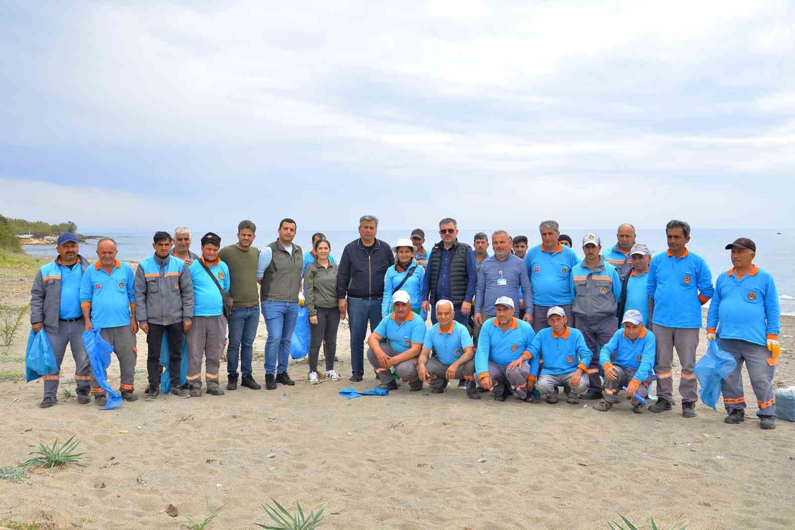 Alanya&rsquo;da kum zambakları ile caretta carettaların yaşam sahaları temizlendi
