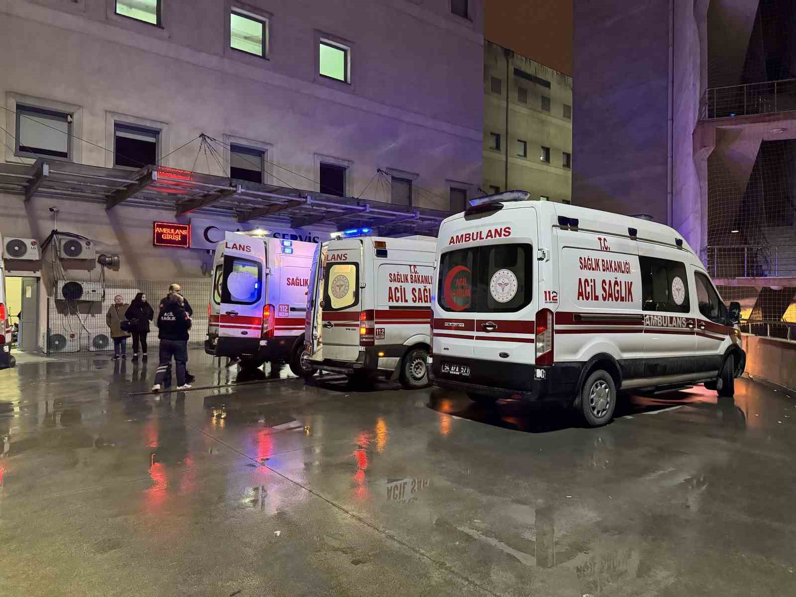 Sakarya’da darp ettikleri kişiyi silahla vurup, bıçakladılar