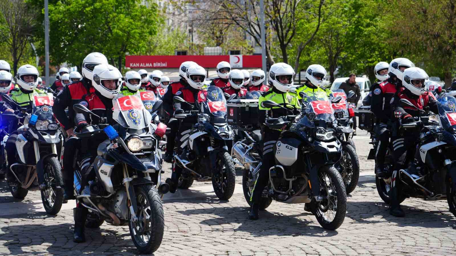 Gaziantep’te Türk Polis Teşkilatı’nın 180’inci yılı kortejle kutlandı