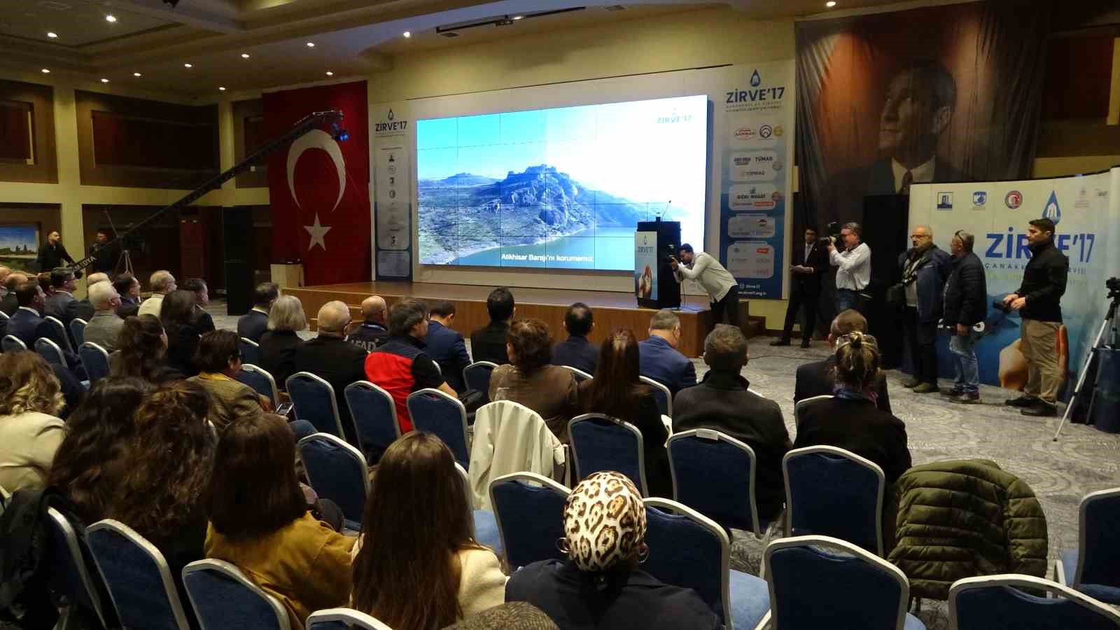 &Ccedil;anakkale&rsquo;de Su Zirvesinde kriz, su zirvesine sponsor olan maden firmalarına &ccedil;evreciler tepki g&ouml;sterdi
